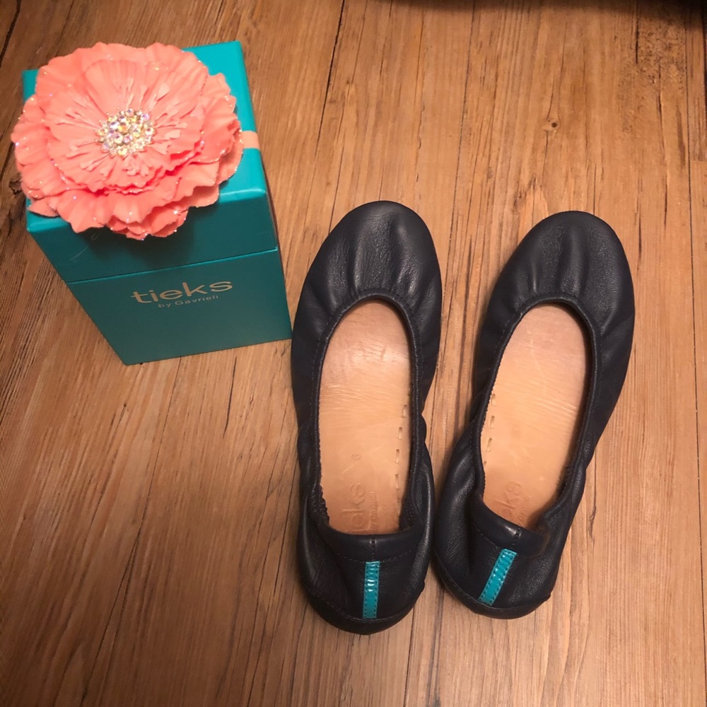 Navy blue tieks